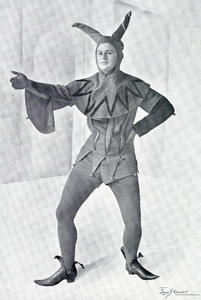 109650 Portret van Tijl Uilenspiegel, voorgesteld door D.H.C. Ittman, hoofdpersoon in het Openluchtspel De Grote Geus ...